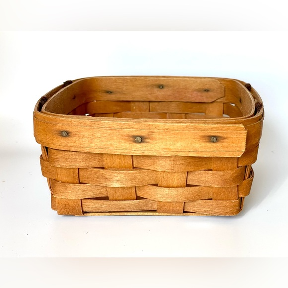 1991 Longaberger Small Berry Basket and Protector Signed and Dated - Picture 1 of 3